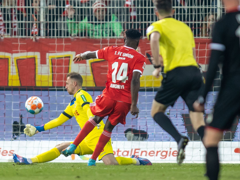 Die Spieler des 1. FC Union Berlin jubeln nach dem 2:0. - Foto: Andreas Gora/dpa