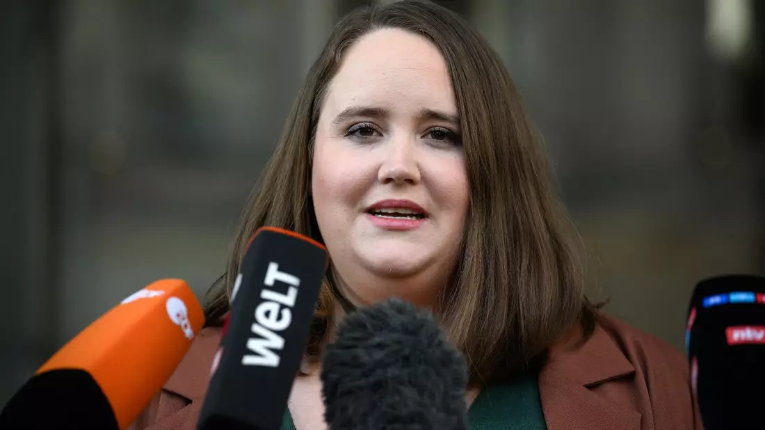 Grünen-Chefin Ricarda Lang machen die Umfrageergebnisse für die AfD Sorgen. - Bild: Bernd von Jutrczenka/dpa