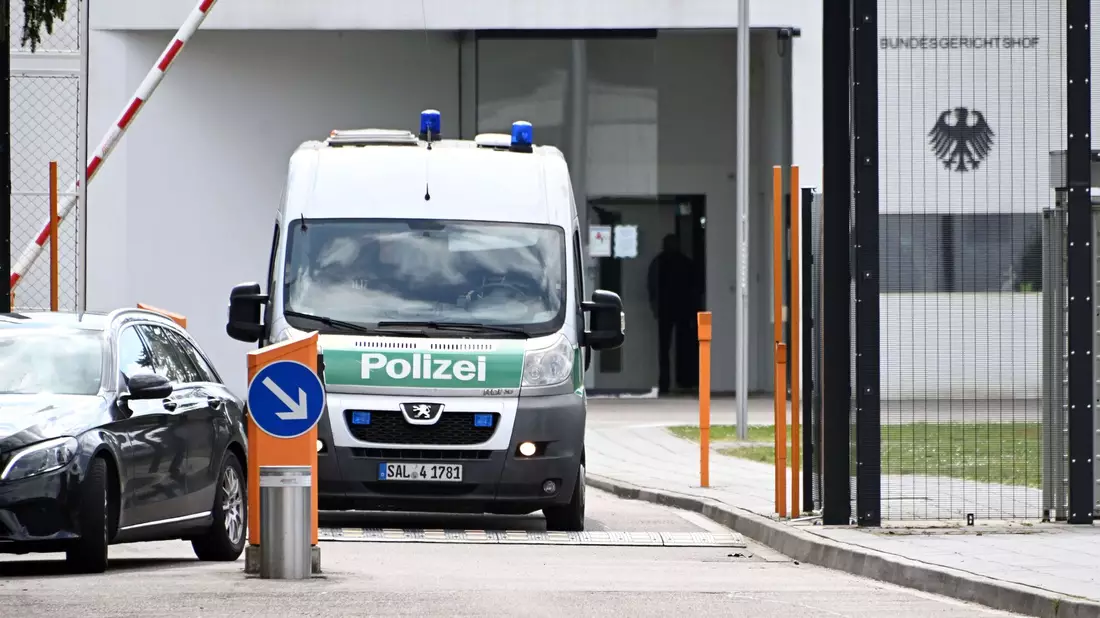 Die Bundesanwaltschaft lies den Mann nach Karlsruhe bringen. (Archivbild) - Bild: Uli Deck/dpa