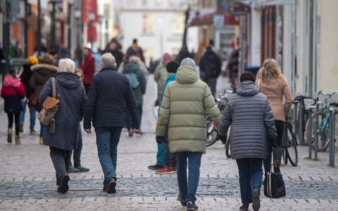 Die Bürgerinnen und Bürger in Deutschland sehen es als Aufgabe der Bundesregierung, sich noch stärker für eine lebendige und starke Demokratie einzusetzen. - Foto: Stefan Sauer/dpa