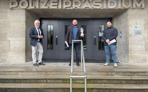 POL-BO: Falschen Polizisten überführt - Polizeipräsident Jörg Lukat ehrt Wittenerin (67) für ihr beherztes Eingreifen - Foto: presseportal.de