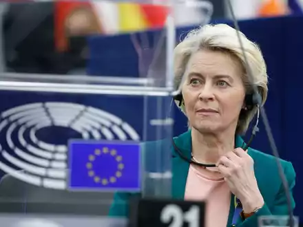EU-Kommissionspräsidentin Ursula von der Leyen warnt, dass Hilfe allein die Krise im Gazastreifen nicht lösen wird. - Foto: Jean-Francois Badias/AP/dpa