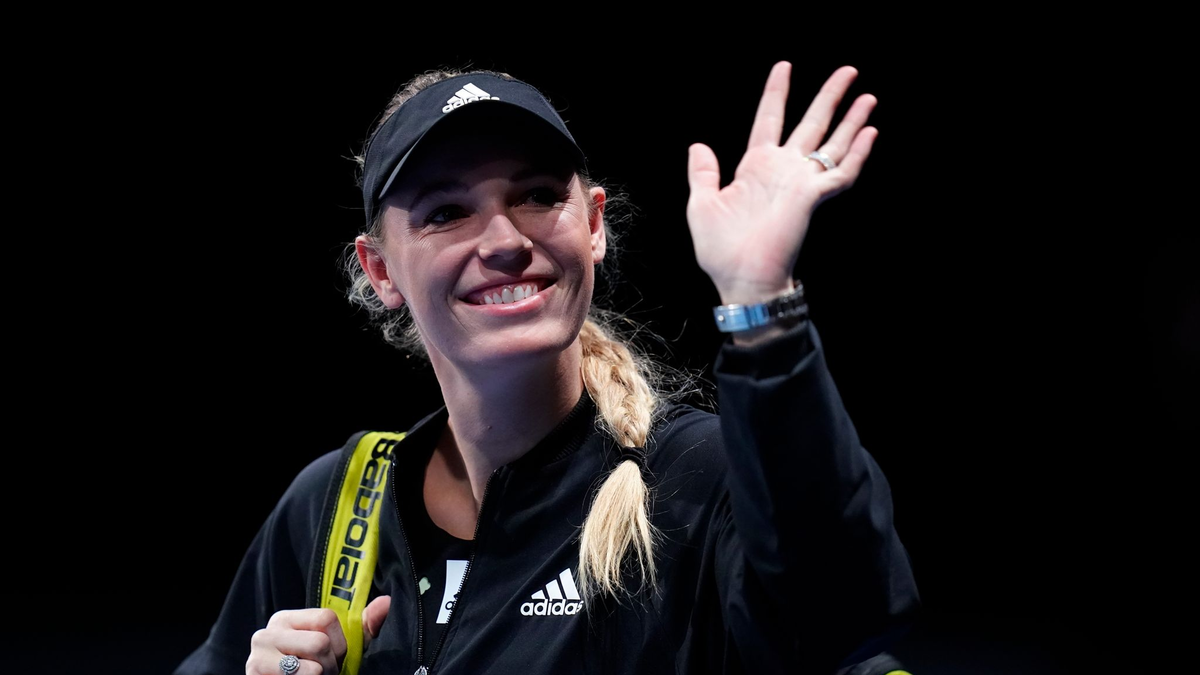 Caroline Wozniacki winkt den Fans vor ihrem Abschiedsspiel. Sie hat nun ihr Comeback angekündigt. - Foto: Liselotte Sabroe/Ritzau Scanpix Foto/AP/dpa