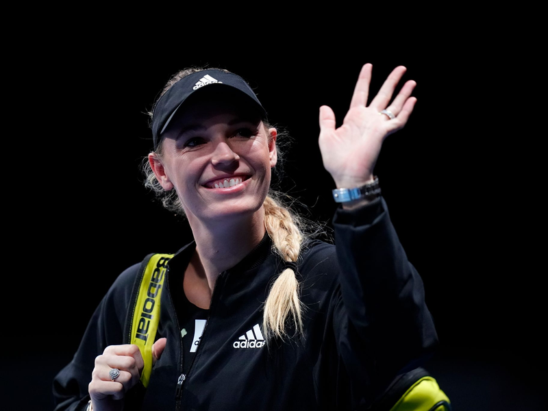 Caroline Wozniacki winkt den Fans vor ihrem Abschiedsspiel. Sie hat nun ihr Comeback angekündigt. - Foto: Liselotte Sabroe/Ritzau Scanpix Foto/AP/dpa