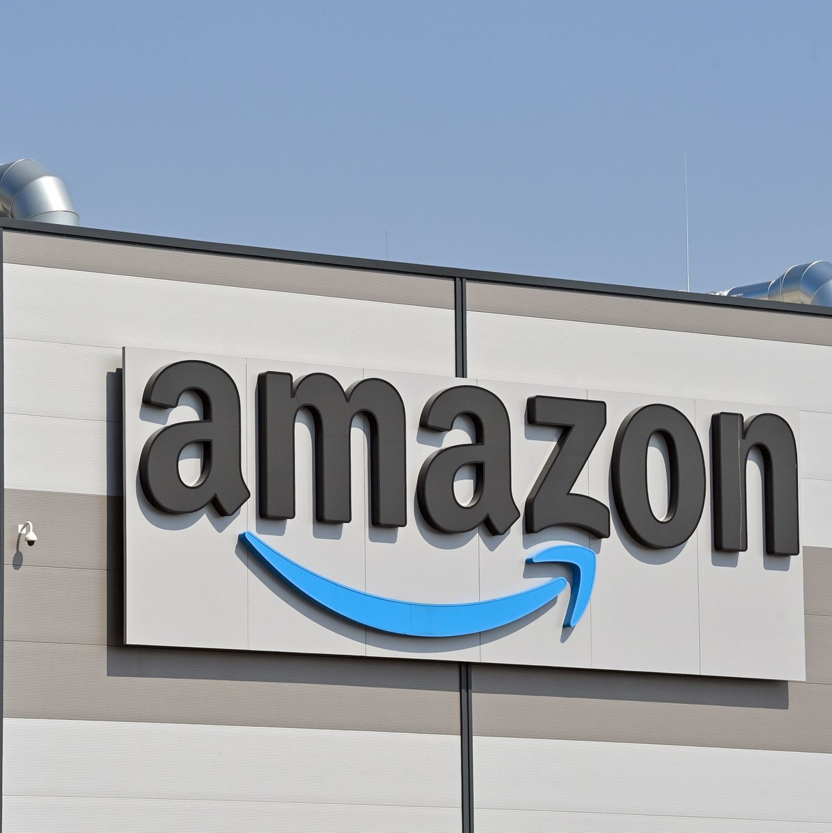 Amazon will den Staubsauger-Pionier iRobot übernehmen. Die EU-Kommission hat allerdings Sorge um den Wettbewerb. - Foto: Patrick Pleul/dpa-Zentralbild/dpa