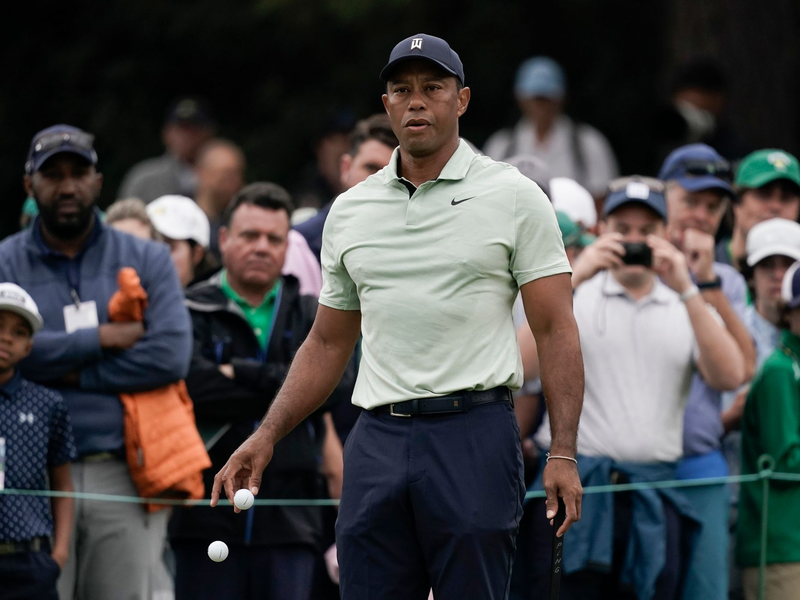 Schreibt erneut Golf-Geschichte: Tiger Woods. - Foto: Charlie Riedel/AP/dpa