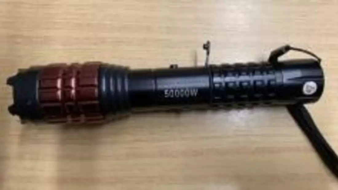 BPOL NRW: Verbotener Elektroschocker im Gepäck entdeckt - Bundespolizei stellt Waffe sicher - Bild: presseportal.de