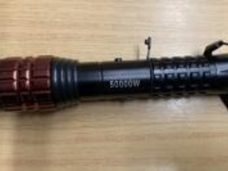 BPOL NRW: Verbotener Elektroschocker im Gepäck entdeckt - Bundespolizei stellt Waffe sicher - Foto: presseportal.de