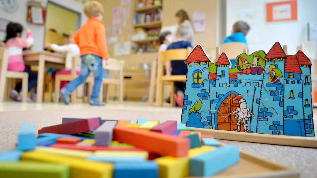 Eine Untersuchung mit fast 1000 Kindern mit einem langen Beobachtungszeitraum von mehreren Jahren ergab, dass Kinder aus sozioökonomisch schwächeren Haushalten deutliche größere Vorteile aus einem Kitabesuch ziehen als Kinder aus privilegierteren Familien. - Bild: Monika Skolimowska/dpa