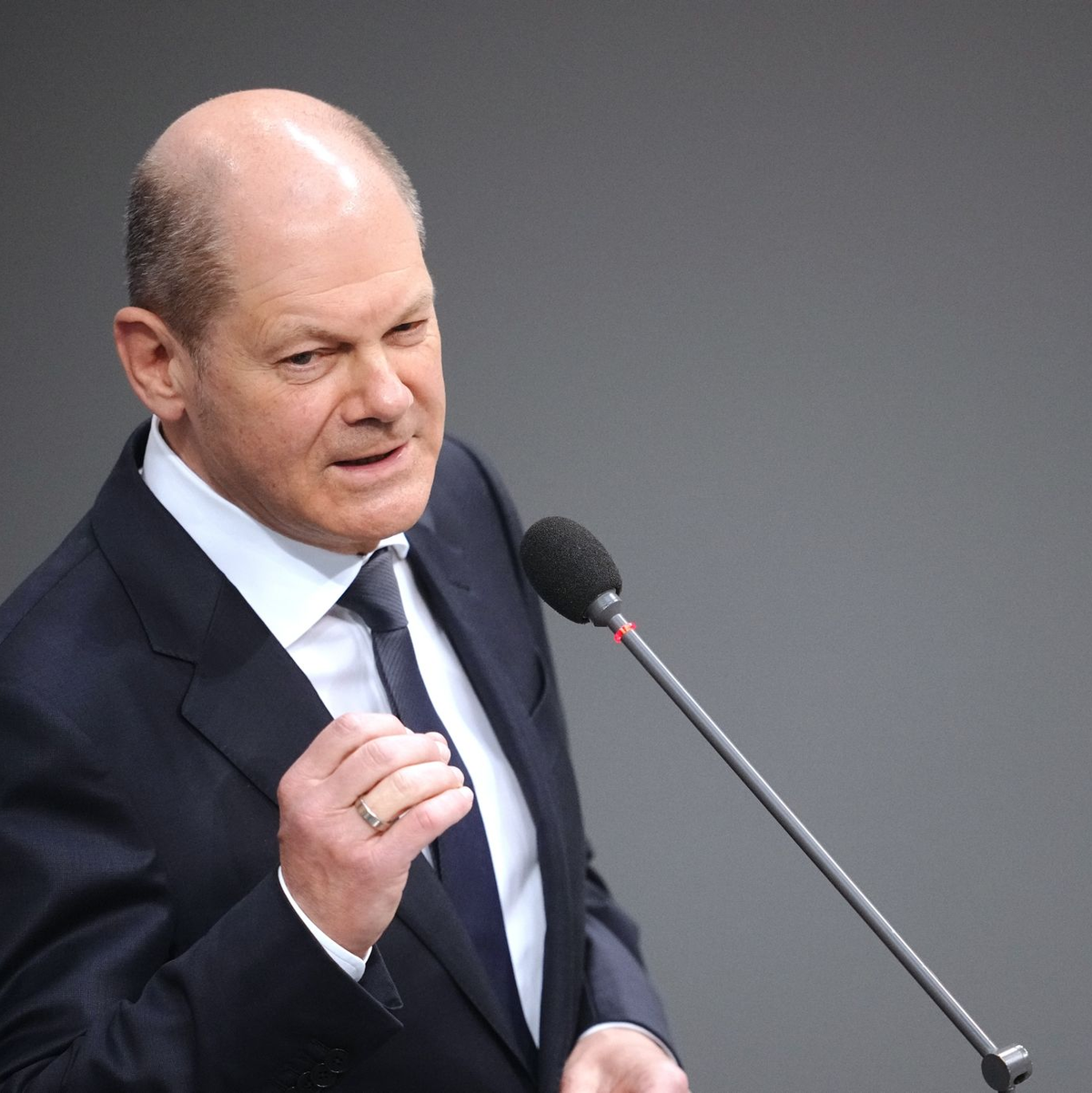 Mathias Middelberg von der CDU spricht über den Nachtragshaushalt für 2023. - Foto: Kay Nietfeld/dpa