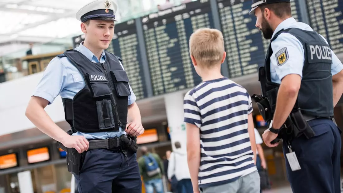 Bundespolizeidirektion München: Sicher in die Sommerferien starten: Tipps der Bundespolizei für Reisende am Flughafen München - Bild: presseportal.de