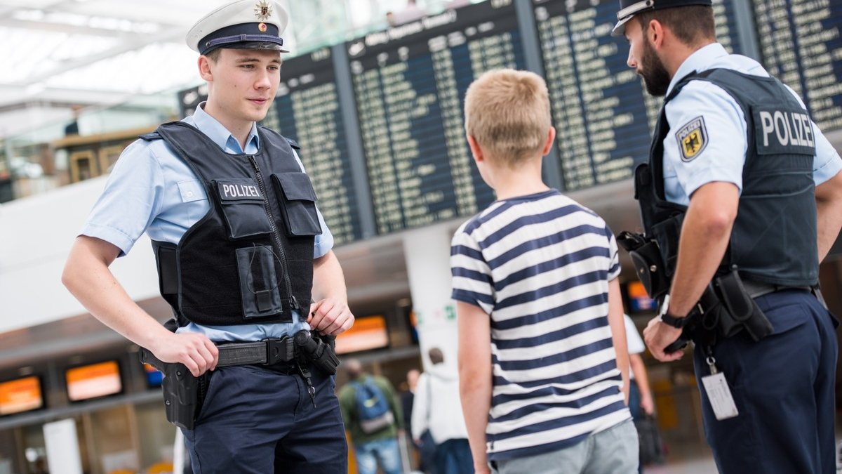 Bundespolizeidirektion München: Sicher in die Sommerferien starten: Tipps der Bundespolizei für Reisende am Flughafen München - Foto: presseportal.de