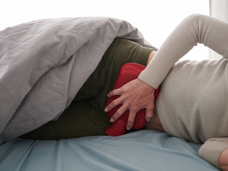 Viele Betroffene der Unterleibserkrankung Endometriose leiden unter starken Symptomen. - Foto: Annette Riedl/dpa