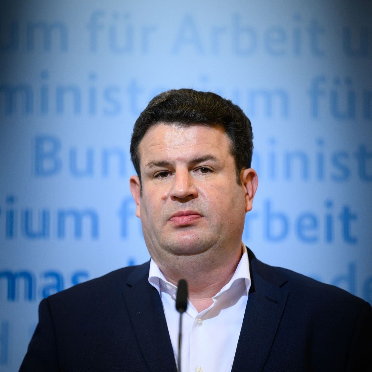 Nach Angaben des Ministeriums von Hubertus Heil (SPD) handelt es sich bei der fürs Bürgergeld eingeplanten Summe um einen «Schätz-Titel». (Archivbild) - Foto: Bernd von Jutrczenka/dpa