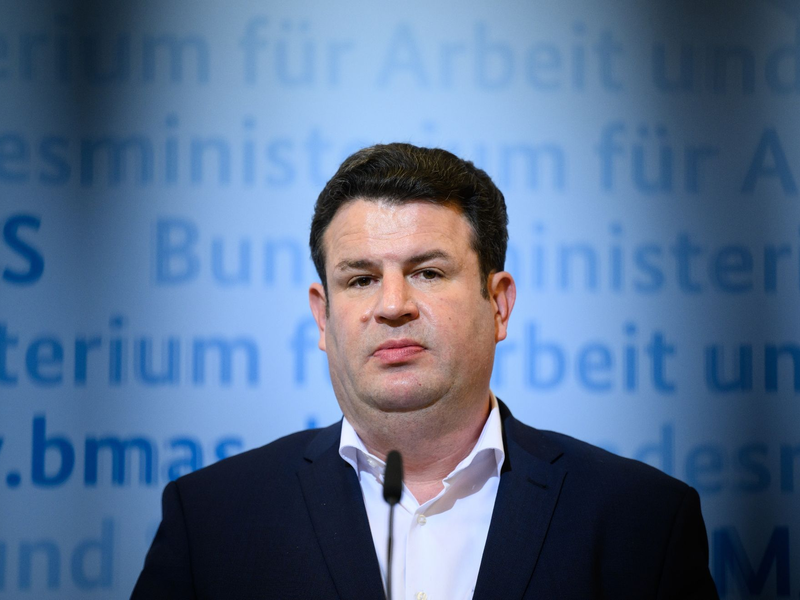 Nach Angaben des Ministeriums von Hubertus Heil (SPD) handelt es sich bei der fürs Bürgergeld eingeplanten Summe um einen «Schätz-Titel». (Archivbild) - Foto: Bernd von Jutrczenka/dpa