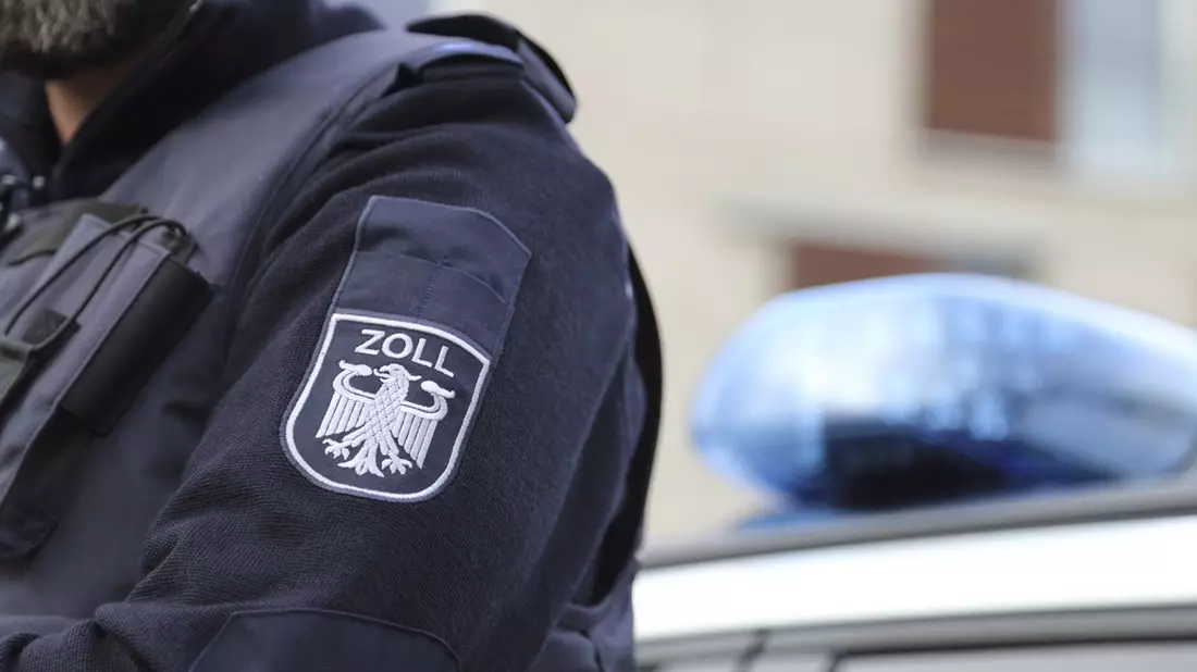 HZA-SB: Bundesweite Schwerpunktprüfung gegen Schwarzarbeit und illegale Beschäftigung/Zoll überprüft Gebäudereinigungsbranche - Bild: presseportal.de