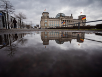 Der leere Plenarsaal des Deutschen Bundestages. - Foto: Christoph Soeder/dpa