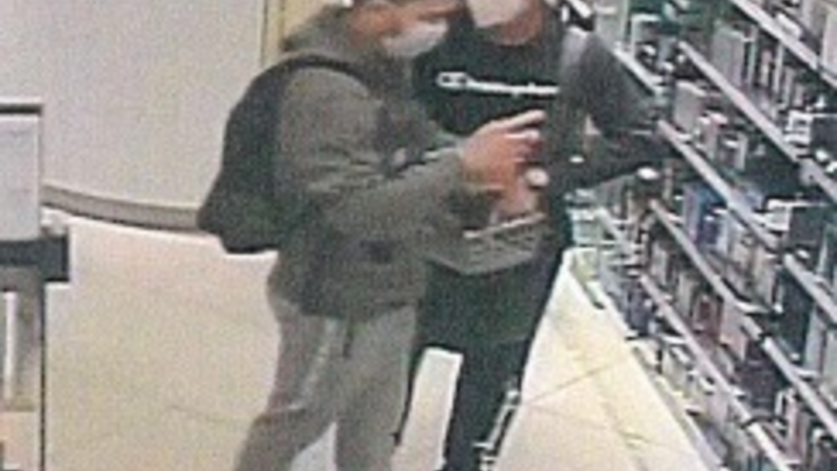 POL-PDTR: Schon wieder - Lebensmittelautomat am Bahnhof erheblich beschädigt - Foto: presseportal.de