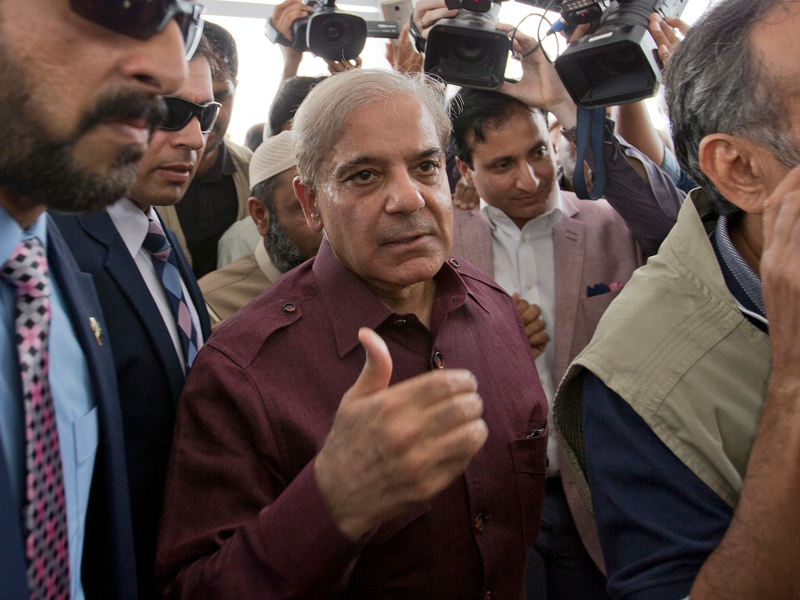Pakistans Premierminister Shehbaz Sharif hat angekündigt, das Parlament vor Ablauf der Legislaturperiode aufzulösen. - Foto: B.K. Bangash/AP/dpa