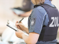 HZA-KO: Koblenzer Zoll kontrolliert Speditions-, Transport- und damit verbundene Logistikgewerbe - Foto: presseportal.de