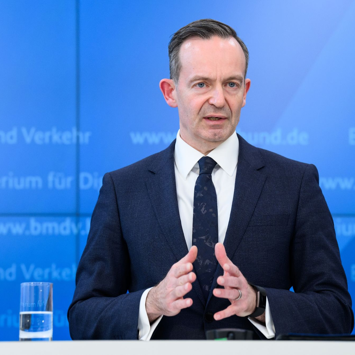 «Kraftakt und klares Bekenntnis zur Schiene»: Volker Wissing. - Foto: Bernd von Jutrczenka/dpa