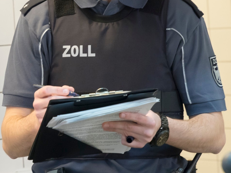 HZA-LÖ: Zoll trifft alten Bekannten beim Public Viewing - Foto: presseportal.de