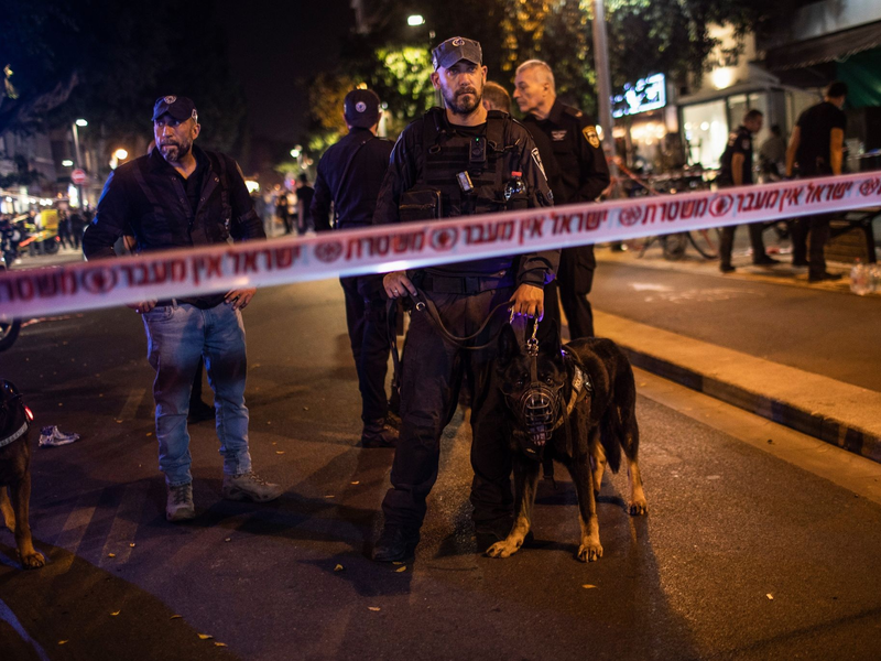 Israelische Soldaten im Kibbuz Beeri. - Foto: Ilia Yefimovich/dpa