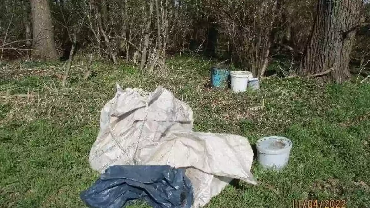 POL-FR: Freiburg-Ebnet: Zahlreiche alte Fahrradreifen im Wald entsorgt - Zeugenaufruf - Bild: presseportal.de