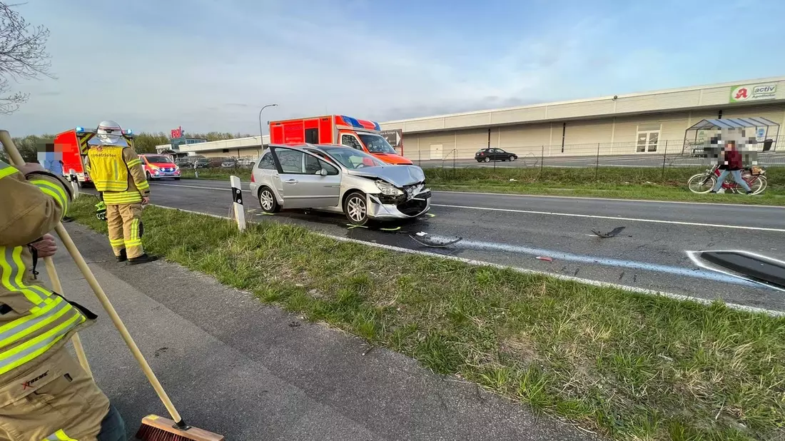 POL-STD: Gleich zwei Unfälle auf Kreuzung Bundesstraße 73/Thuner Straße in Stade , Einbrecher in Buxtehuder Wohnhaus - Bild: presseportal.de