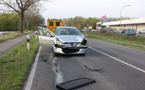 FW Hannover: Eine schwerverletzte Person bei einem Verkehrsunfall auf der Autobahn 2 - Foto: presseportal.de
