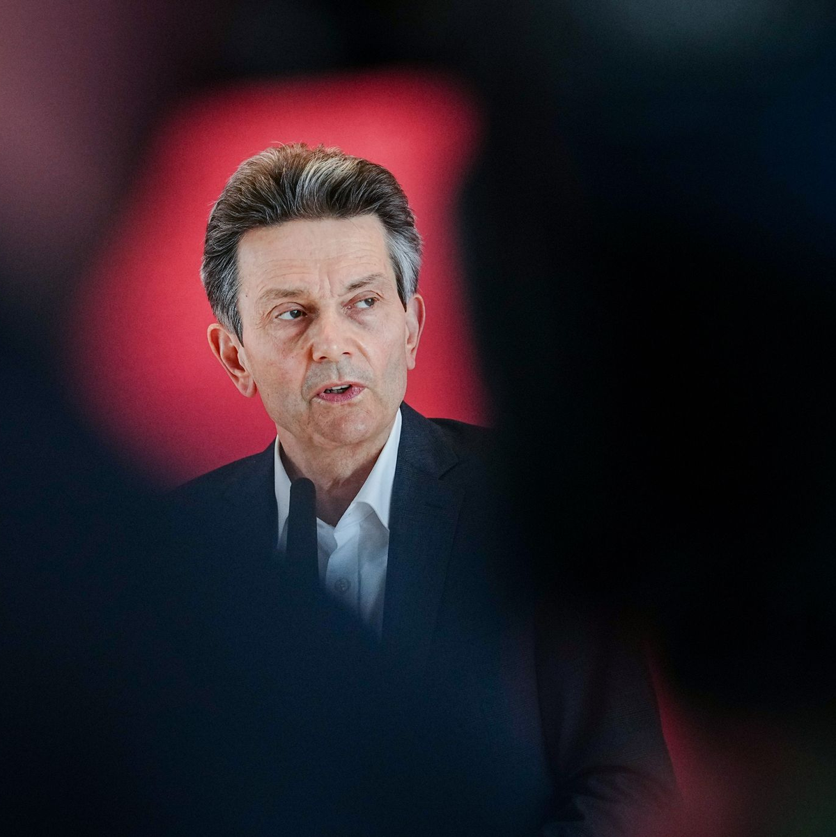 SPD-Fraktionschef Rolf Mützenich sieht die Gefahr einer unbeabsichtigten Eskalation. (Archivbild) - Foto: Kay Nietfeld/dpa