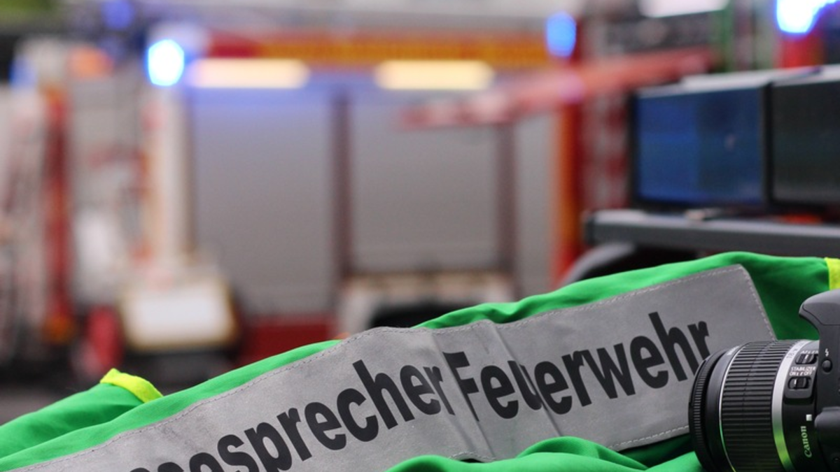 HZA-BI: Unterwegs für den Umweltschutz/Bielefelder Zoll entdeckt 40 Liter illegales Pflanzenschutzmittel bei Verkehrskontrolle auf der A2 bei Gütersloh - Foto: presseportal.de