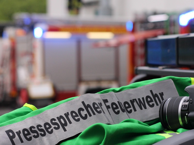 HZA-BI: Unterwegs für den Umweltschutz/Bielefelder Zoll entdeckt 40 Liter illegales Pflanzenschutzmittel bei Verkehrskontrolle auf der A2 bei Gütersloh - Foto: presseportal.de