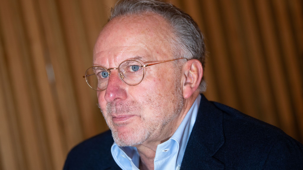 Mahnt zur Ruhe: Ex-Bayern-Boss Karl-Heinz Rummenigge bei einem Gespräch mit der Deutschen Presse-Agentur. - Foto: Sven Hoppe/dpa