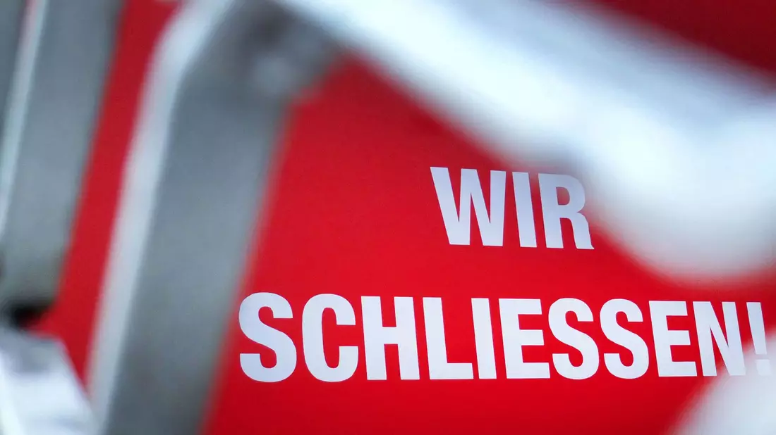 Kleinstunternehmen mit bis zu zehn Beschäftigten machen erneut den größten Anteil der Unternehmensinsolvenzen aus (81,6 Prozent aller Insolvenzen), es gab aber auch 140 Großinsolvenzen im laufenden Jahr. (Symbolbild) - Bild: Martin Gerten/dpa