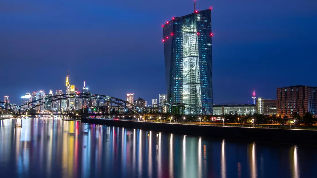Die EZB in Frankfurt am Main. - Bild: Boris Roessler/dpa