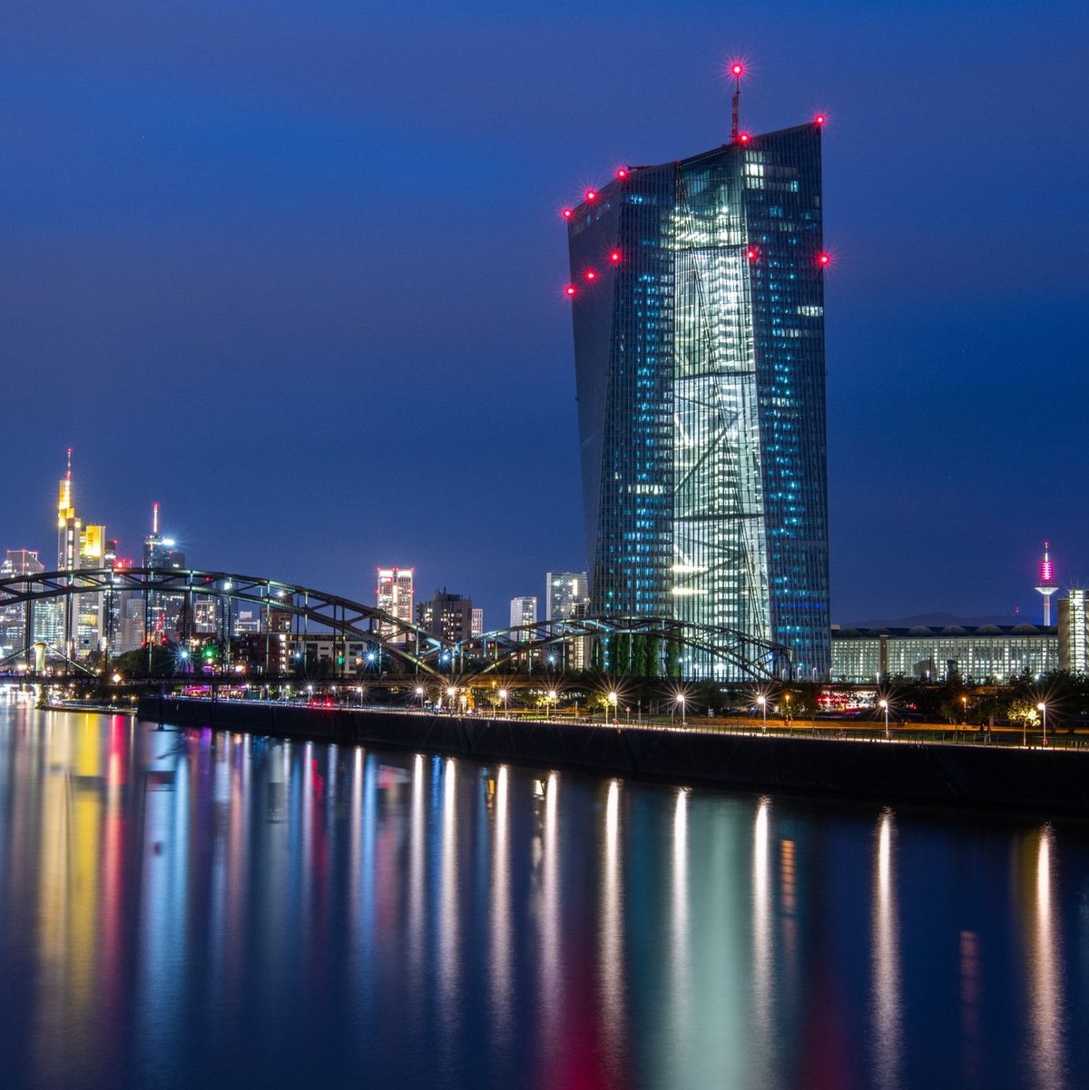 Die Euro-Währungshüter streben Preisstabilität bei mittelfristig 2,0 Prozent Inflation im Euroraum an. (Archivbild) - Foto: Boris Roessler/dpa