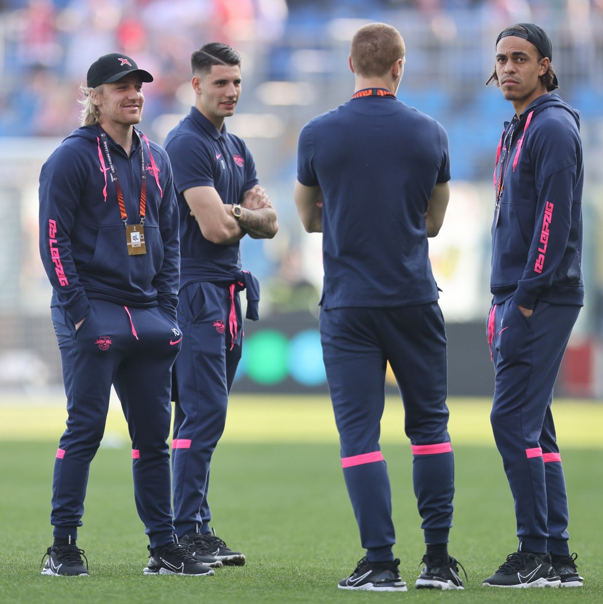 Leipzigs Spieler feierten auf einem offenen Wagen und wurden von zahlreichen Fans empfangen. - Foto: Jan Woitas/dpa