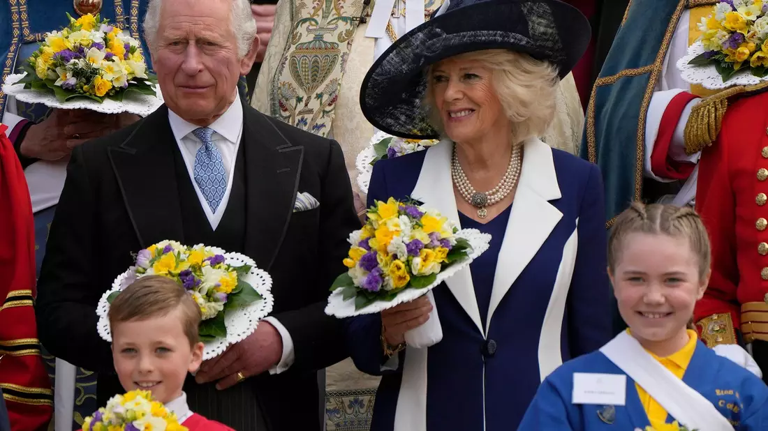 Königin Camilla und König Charles III. schicken bei Ascot auch Pferde aus dem eigenen Stall ins Rennen. - Bild: Alastair Grant/AP/dpa