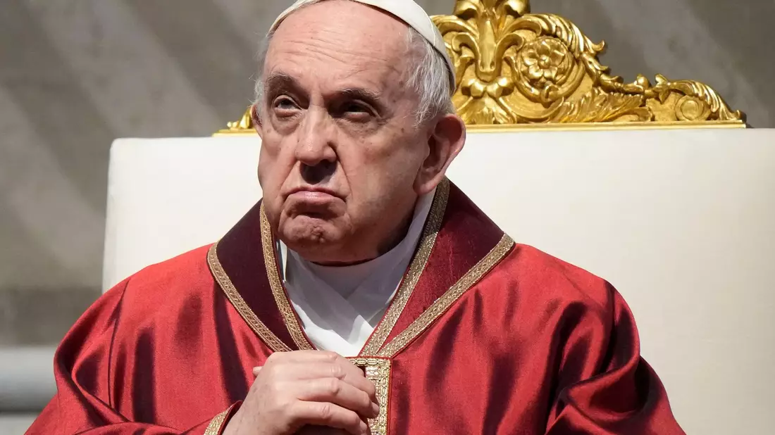 Papst Franziskus wird im Dezember 87 Jahre alt. - Bild: Andrew Medichini/AP/dpa