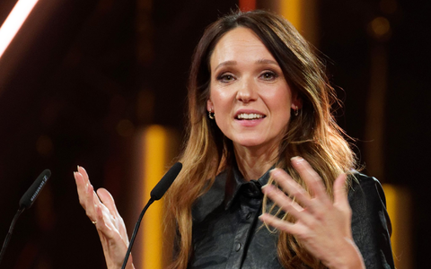 Carolin Kebekus hat ein Buch darüber geschrieben, wie leicht man als Mutter versagen kann - und wie unterhaltsam das Leben mit Kind sein kann. (Archivbild) - Foto: Henning Kaiser/dpa