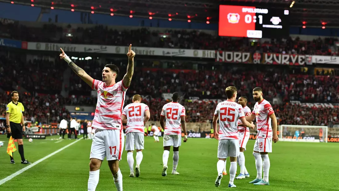 Leverkusen gewann zum Auftakt in einer hochklassigen Partie mit 3:2 gegen Leipzig. - Bild: Marius Becker/dpa