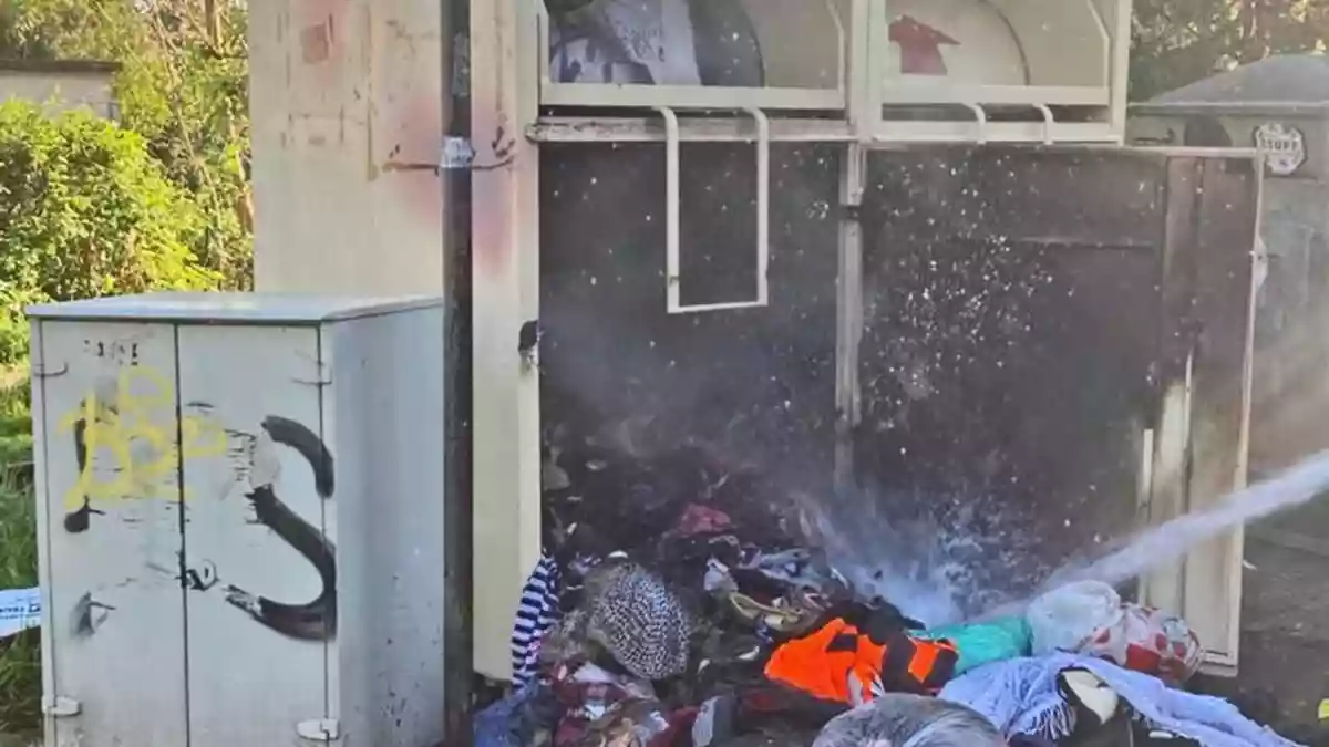 POL-DU: Rumeln-Kaldenhausen: Brennende Altkleidercontainer - Zeugen gesucht - Bild: presseportal.de