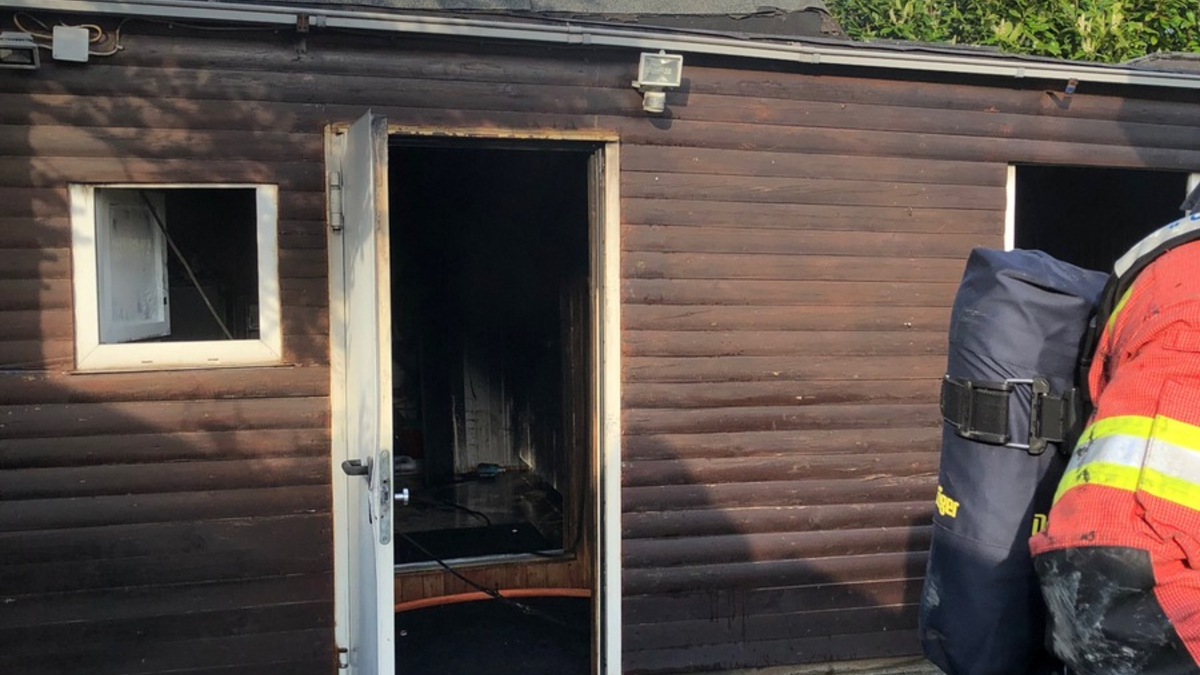 HZA-IZ: Gemeinsamer Einsatz durch Zoll und Polizei in Pinneberger Kiosk / 24.000 Stück Zigaretten, 76 Kilogramm Tabak, zahlreiche Waffen und vieles mehr sichergestellt - Foto: presseportal.de