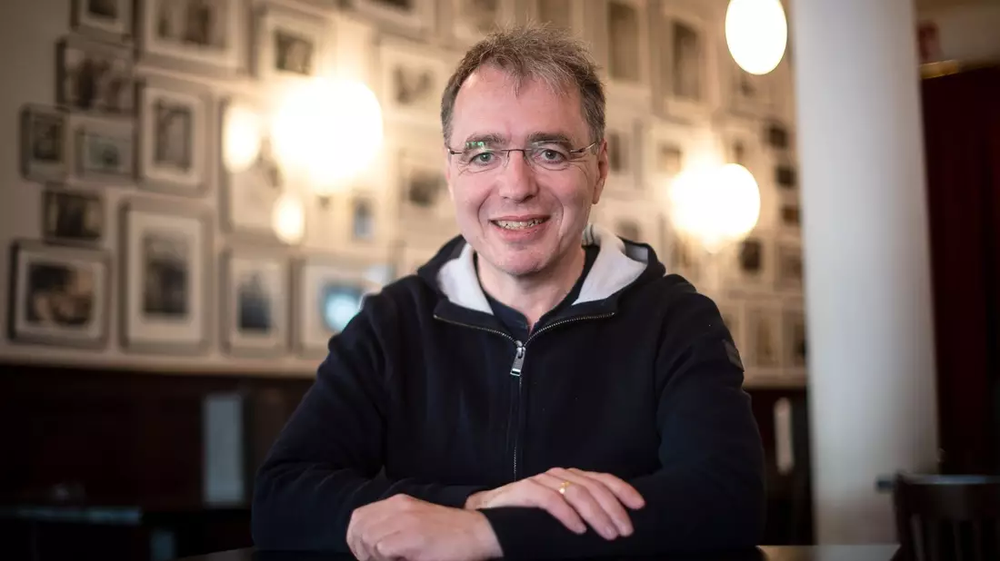 David Safier ist unter anderem für die «Miss Merkel»-Krimis bekannt. (Archivbild) - Bild: Sina Schuldt/dpa