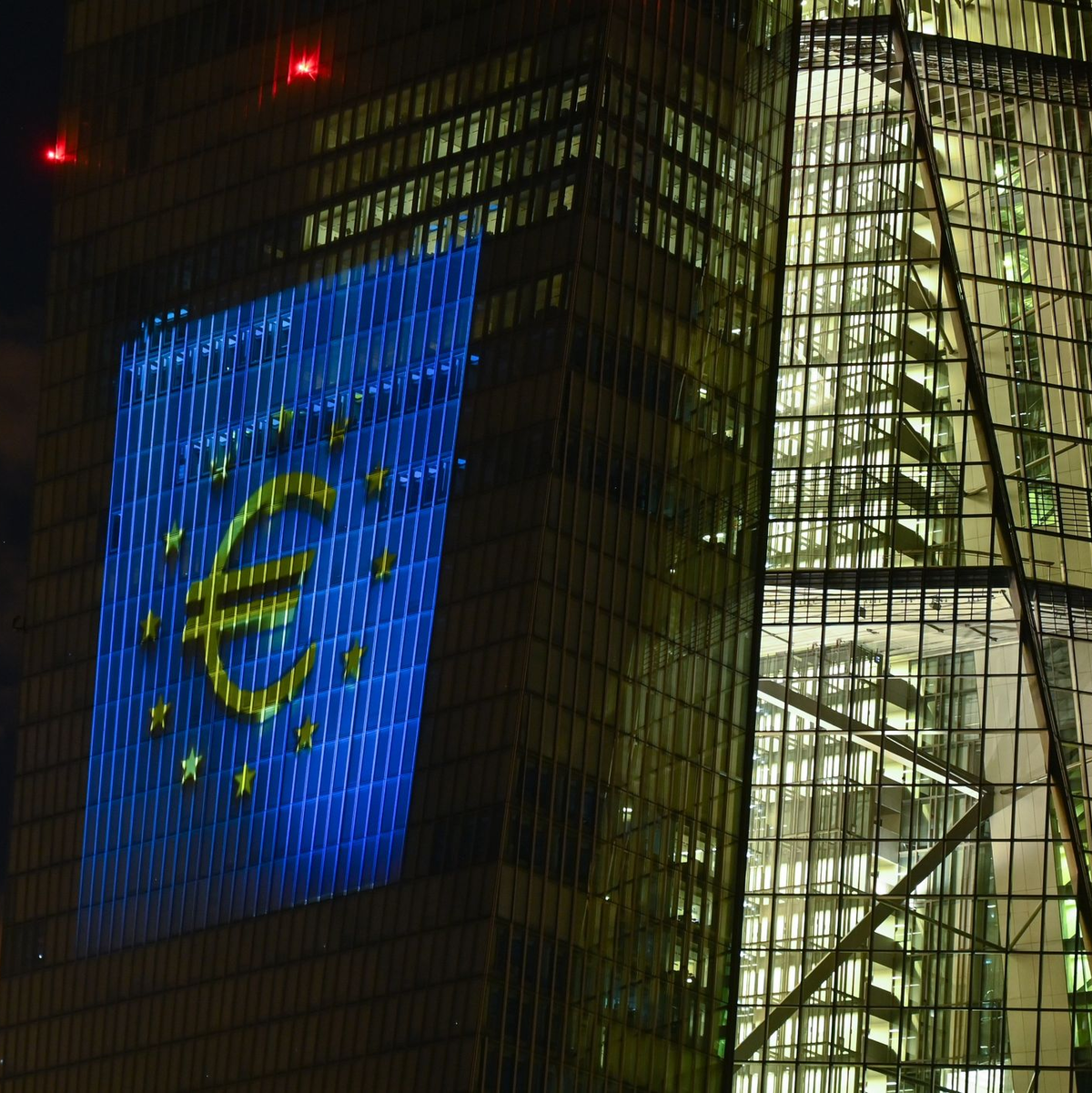 Aufseher testen Banken und Co. - Foto: Arne Dedert/dpa