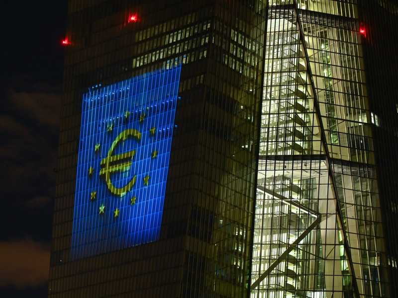 Aufseher testen Banken und Co. - Foto: Arne Dedert/dpa