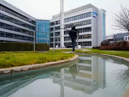 Viele SAP-Kunden nutzen regelmäßig Künstliche Intelligenz. - Foto: Uwe Anspach/dpa