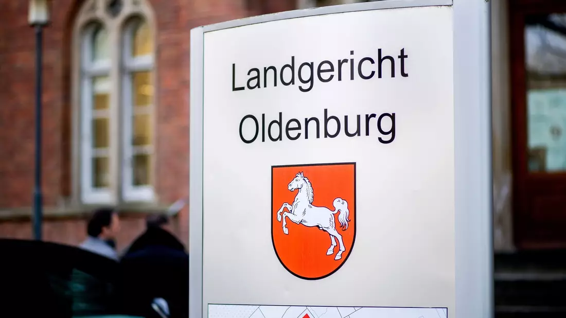Ein ehemaliger Geschäftsführer des Steinhoff-Konzerns steht wegen Steuerbetrugs vor dem Landgericht Oldenburg. (Archivbild) - Bild: Hauke-Christian Dittrich/dpa