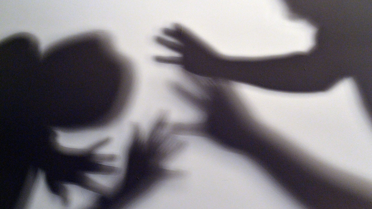 In Deutschland nimmt die Zahl von Opfern häuslicher Gewalt immer weiter zu. (Szene gestellt) - Foto: Maurizio Gambarini/dpa